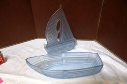 ART DECO PRESSED GLASS YACHTBOAT BY CARLSHUTE  