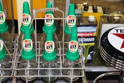 Original Castrol Screen Printed 12 Bottle Motor Oil Rack 