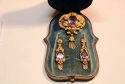 A Superb Antique Gold and Amethysts DemiParure 