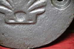 Cast Iron Embossed Shell Tank Lid Cover 