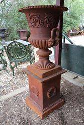 Dorchester Urn + Base In Cast Iron 