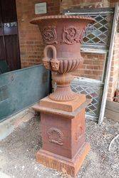 Dorchester Urn + Base In Cast Iron 