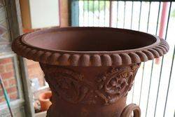 Dorchester Urn + Base In Cast Iron 