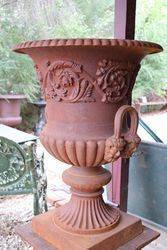 Dorchester Urn + Base In Cast Iron 