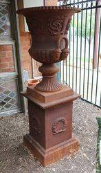 Dorchester Urn + Base In Cast Iron 