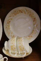 Set of 34 Pieces of Wedgwood Mimosa Bone China 