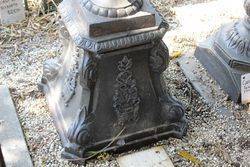 Verona Cast Iron Urn And Base