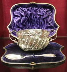 Victorian 2Handled Embossed Porringer London 1899