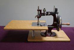 Vintage Essex Sewing Machine With Case And All Accessories 